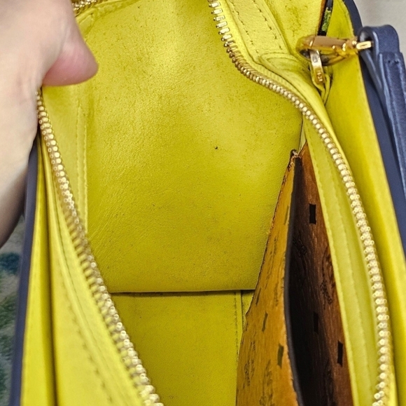 🔹️MCM🔹️ "RARE" MINI NAVY BLUE CROSSBODY BAG ✨️💙 - Picture 10 of 12